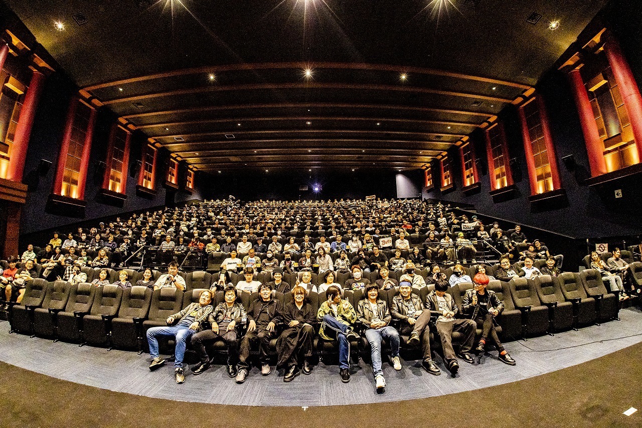 5月17日 新宿バルト9 舞台挨拶後の集合写真