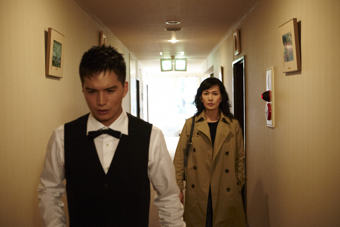市原隼人演じる海人と、清水美沙演じる元教え子の母 二人は深い因縁で結ばれている （C）2015 and pictures inc.