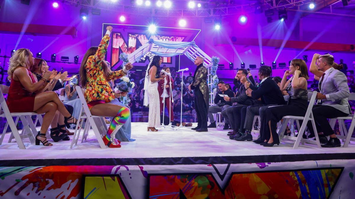 NXTのリング上で行われたデクスター・ルミス＆インディ・ハートウェルの結婚式 (c)2021 WWE, Inc. All Rights Reserved