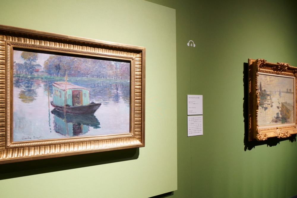 手前：《モネのアトリエ舟》1874年、クレラー＝ミュラー美術館