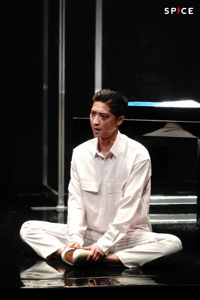  舞台『YARNS』ゲネプロより　鈴木裕樹 撮影：岩田えり