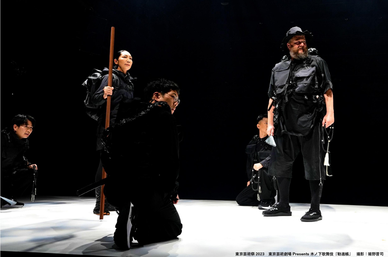 東京芸術祭 2023　東京芸術劇場 Presents 木ノ下歌舞伎『勧進帳』　撮影：細野晋司