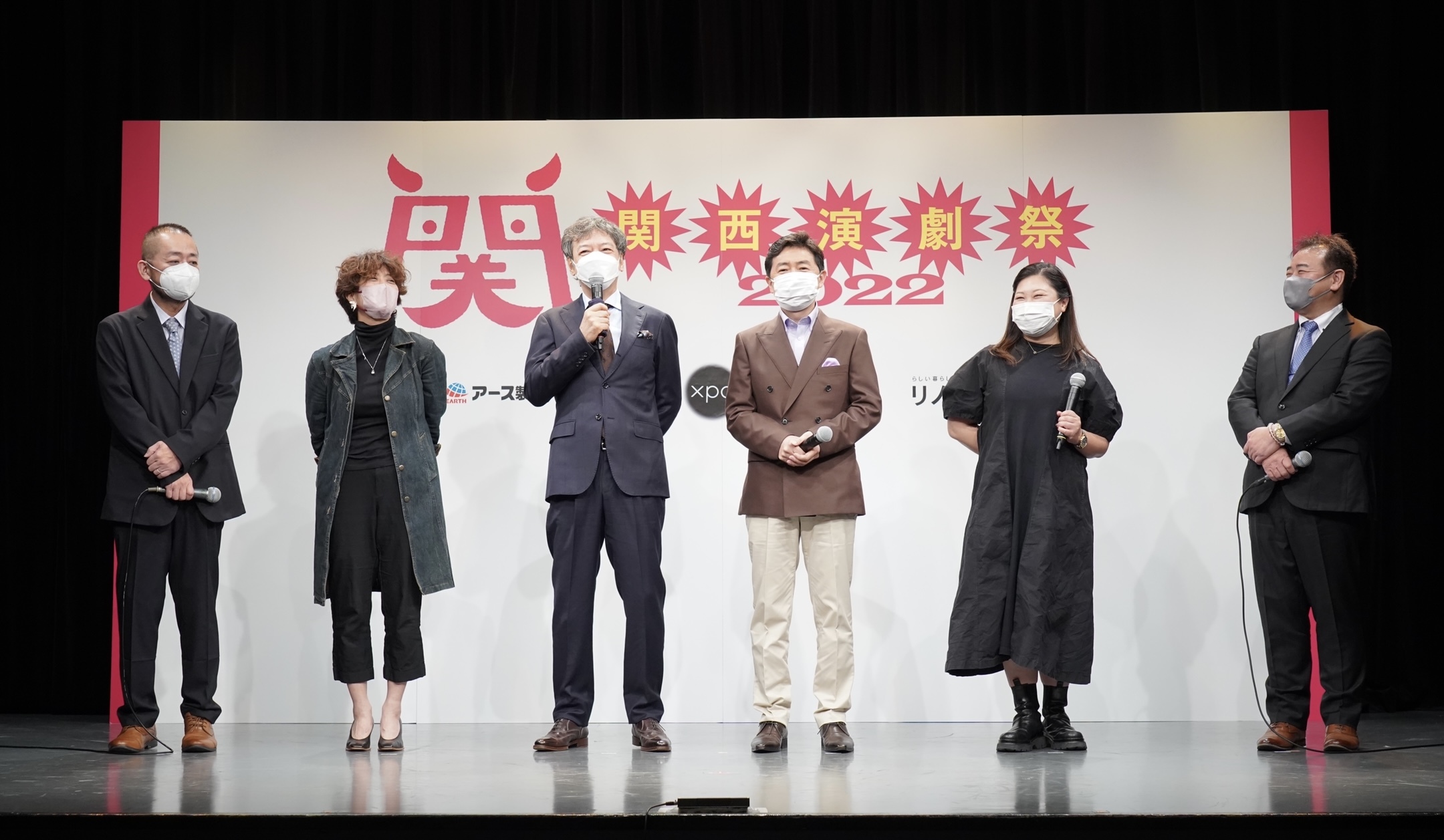 （左から）西田シャトナー、三島有紀子、板尾創路、笠井信輔、野上祥子、山本敏彦