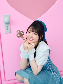 麻倉もも、15thシングル「めいきゅーらぶみー」アーティストフォト＆ジャケット公開