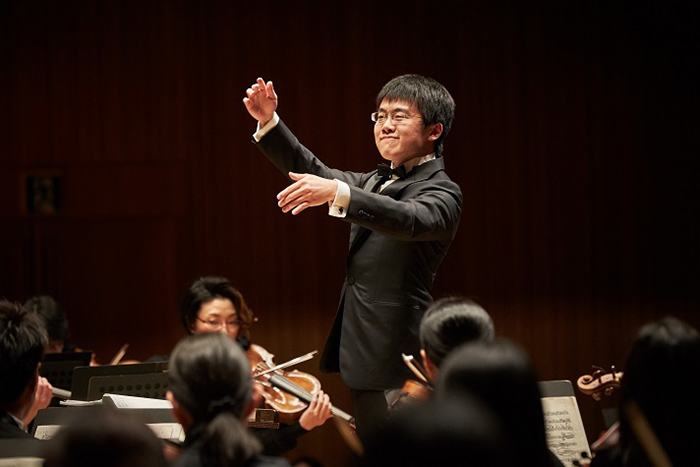 オーケストラから瑞々しい音楽を引き出す、正指揮者 太田弦