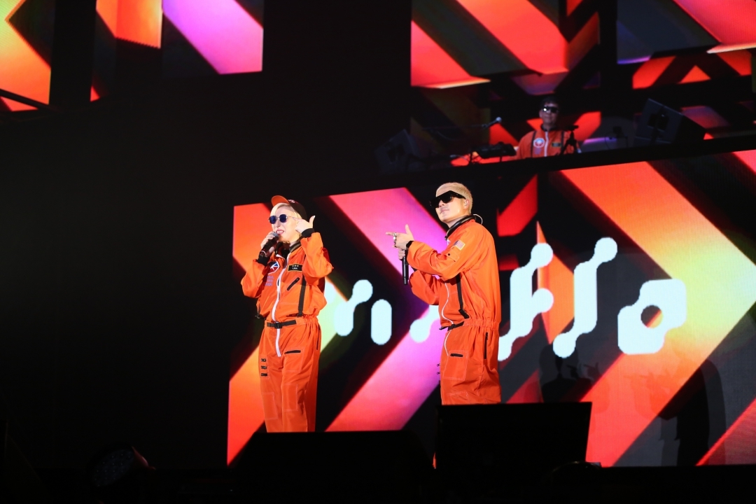 m-flo 撮影＝鶴見哲也／岡本政利／福田聡／中越圭／橋下歩