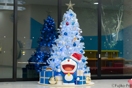 『ドラえもん』キャラクターのクリスマスツリーが登場　『藤子・F・不二雄ミュージアムのクリスマス2022』開催中