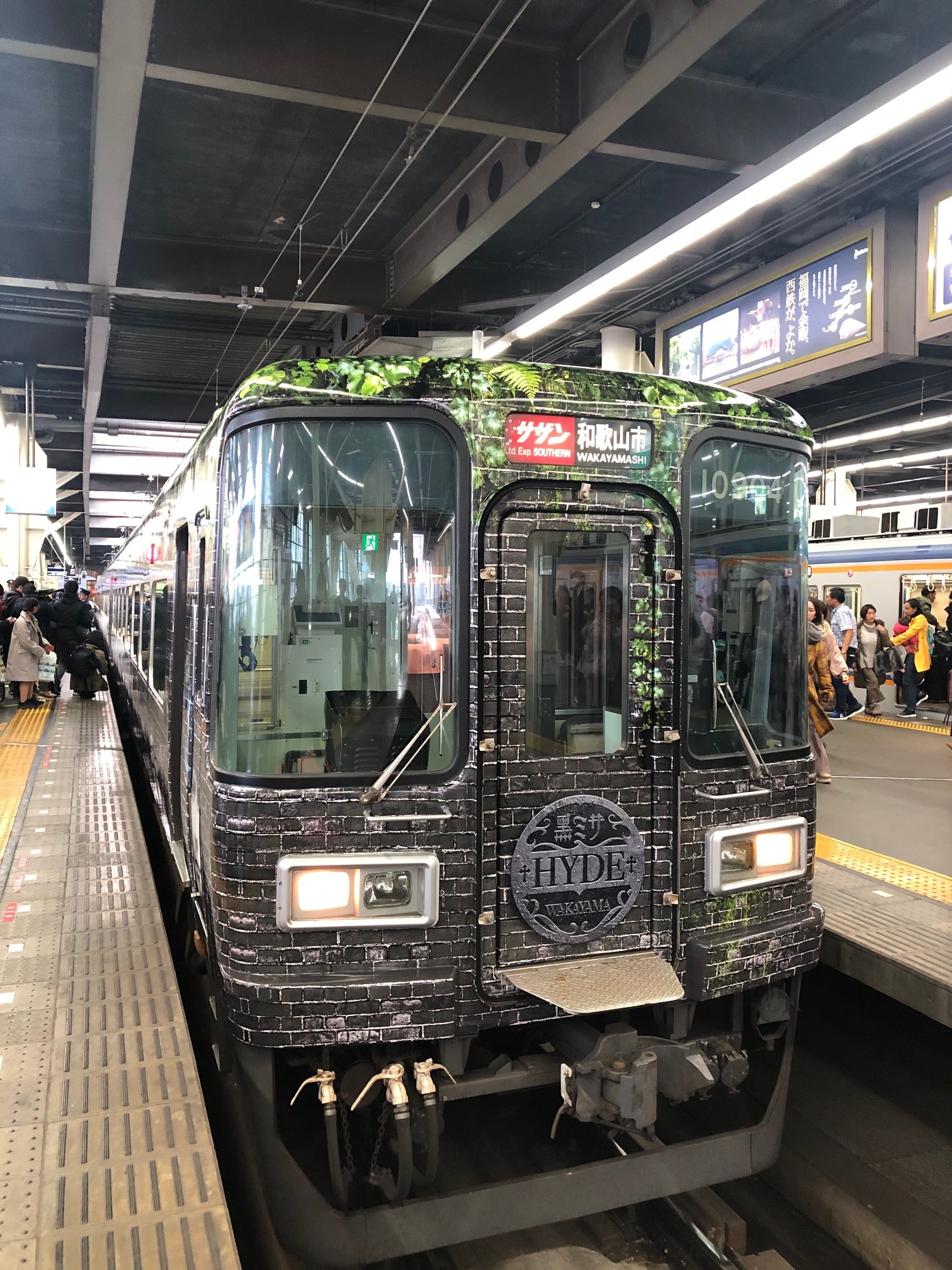 L'Arc〜en 〜CielのHYDEが南海電鉄、和歌山市とコラボレーション、特急