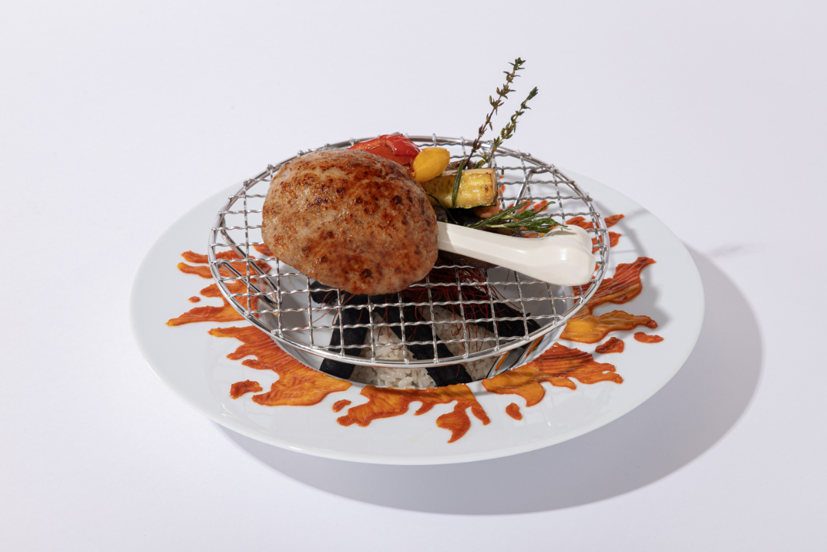 『モンスターハンター』上手に焼けるかな？狩人飯　2,890円（税込） ※本メニューを注文すると、1品につき1枚「コースター（アイルー）」 をプレゼント