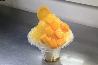 限定グルメ「橙飯」のひとつ、「マンゴーたっぷりオレンジGOGOかき氷」