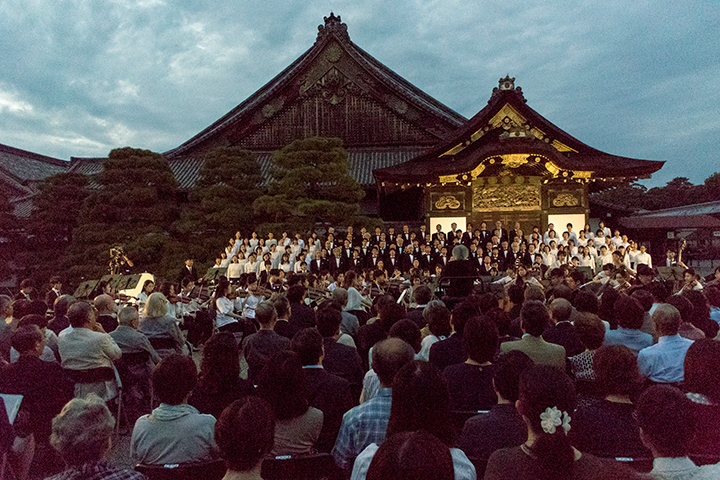 元離宮二条城の二の丸御殿前で行われた特別演奏会 Photo：M.Terashi/TokyoMDE