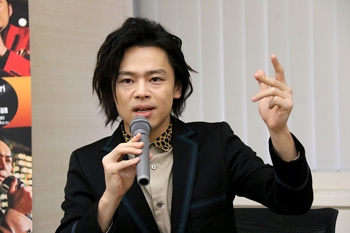 中川晃教