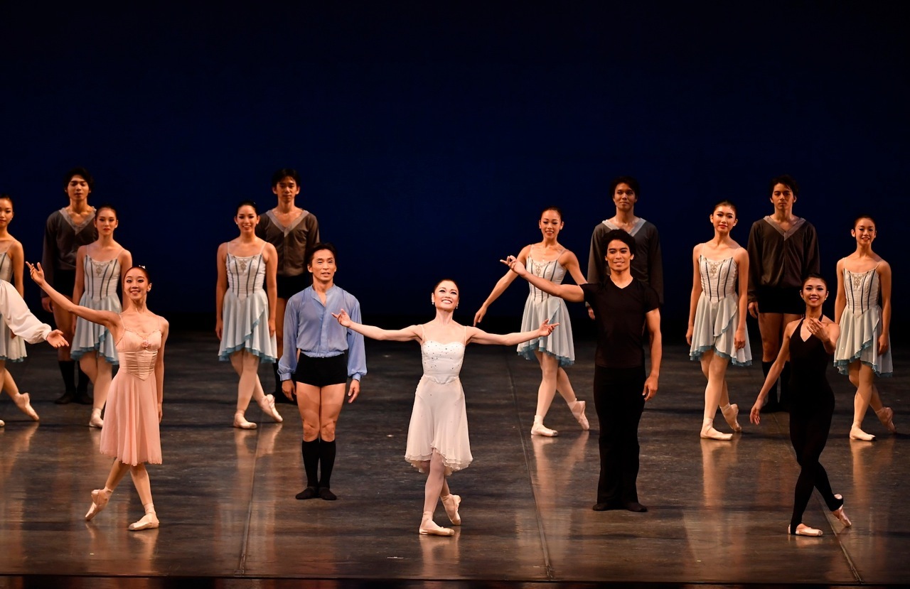 2016年公演カーテンコールより 舞台写真＝瀬戸秀美（吉田都×堀内元Ballet for the Future より）