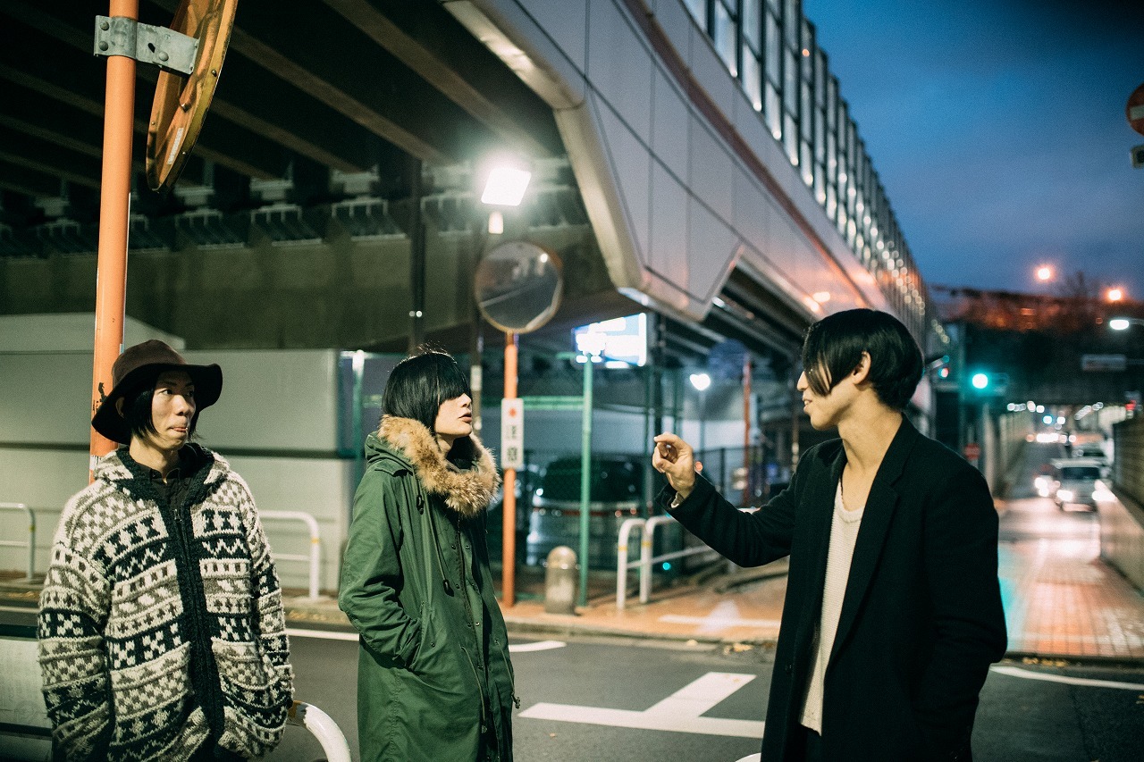 L⇒R：波多野、有村竜太朗、小林祐介 撮影＝上山陽介