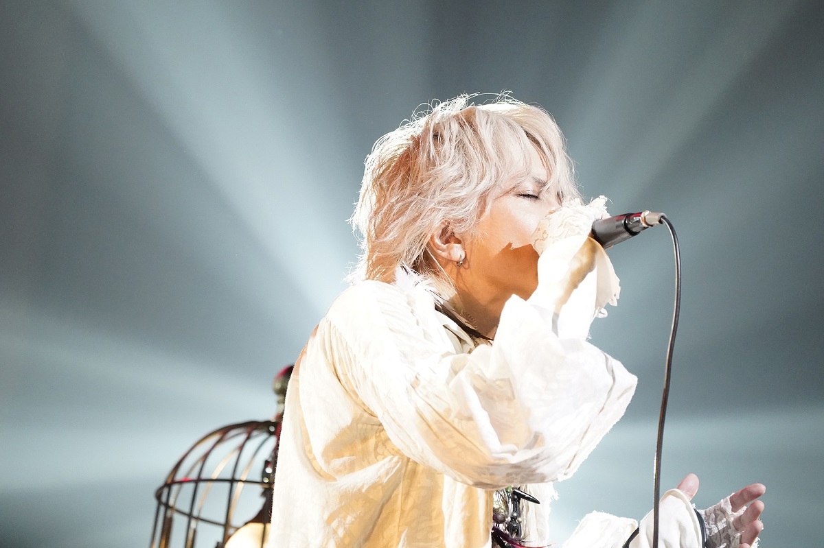 HYDE、ソロ活動20周年記念『20th Orchestra Tour HYDE ROENTGEN 2021』横浜公演オフィシャルレポート到着 |  SPICE - エンタメ特化型情報メディア スパイス