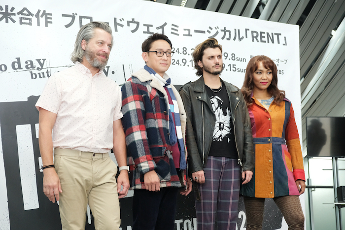 （左から）演出のトレイ・エレット(Trey Ellet)、山本耕史、アレックス・ボニエロ(Alex Boniello)、クリスタル・ケイ(Crystal Kay)