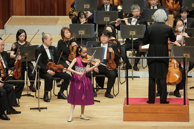JVSOのコンサートで圧巻の演奏を披露したHIMARI（2023.1.4 兵庫県立芸術文化センター）
