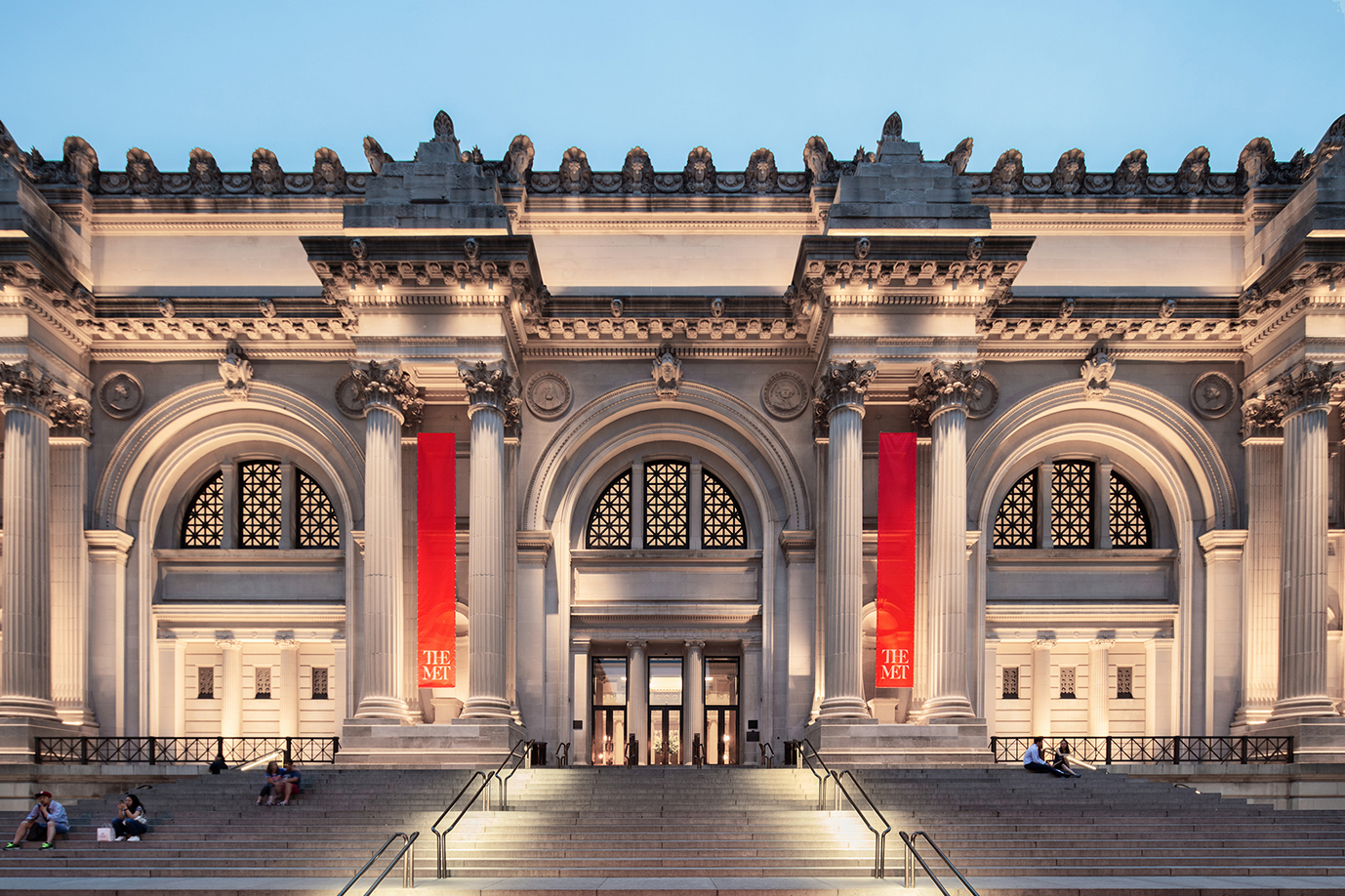 メトロポリタン美術館正面入口  (c)Floto+Warner for The Metropolitan Museum of Art