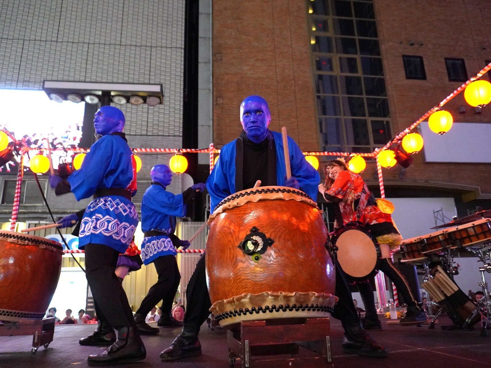 ブルーマングループ『歌舞伎町BON ODORI』