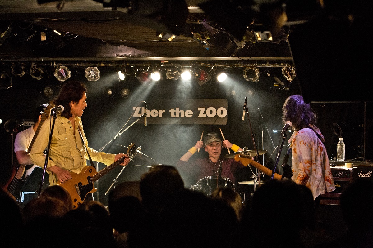 THE NEON BOYZ  撮影＝三浦麻旅子