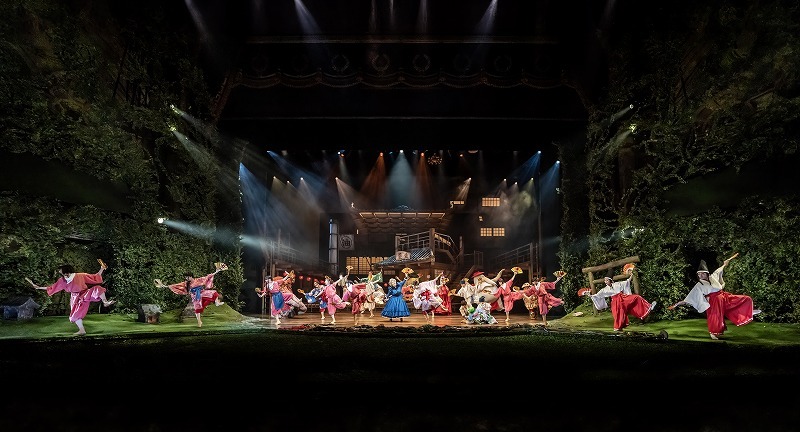 舞台『千と千尋の神隠し』舞台写真(2024年 ロンドン公演より) (C)Johan Persson