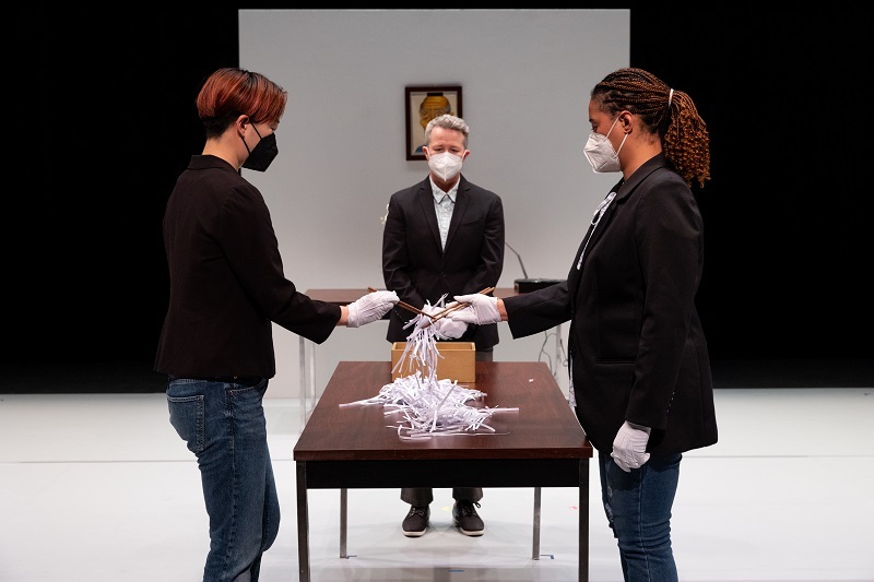 “The Nosebleed”ロサンゼルス公演                        (C）Angel Origgi