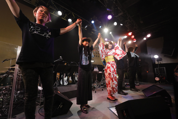 『ChouCho 5th Anniversary あこーすてぃっくらいぶ ～涼蝶祭～』 撮影＝草刈雅之