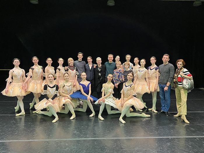キエフ国立バレエ学校公演にて　ウラジーミル・マラーホフ、レオニード・サラファーノフと