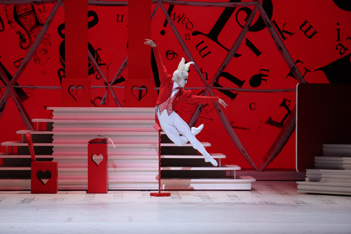 Alice’s Adventures in Wonderland© by Christopher Wheeldon  （撮影：長谷川清徳）