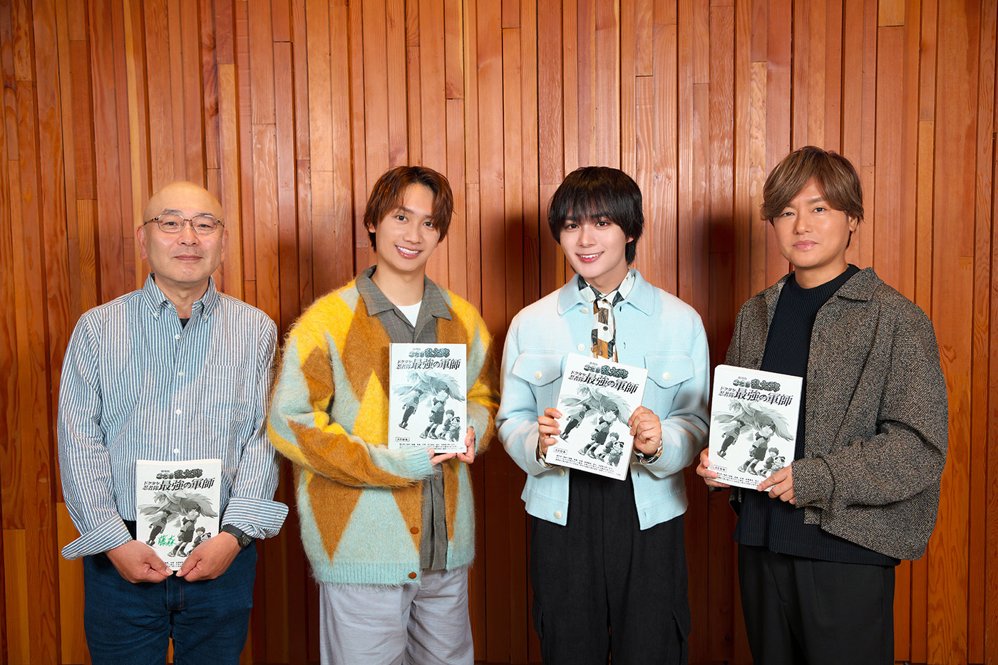 左から藤森雅也監督、藤原丈一郎（なにわ男子）、大西流星（なにわ男子）、森久保祥太郎