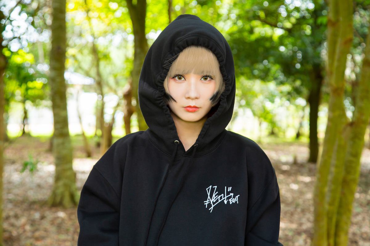 Reol「Legit Hoodie 2022AW」着用画像