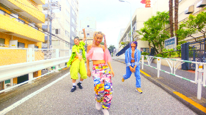 青山テルマの新曲MVはAI、けみお、RIEHATAが参加したストリートムービーに