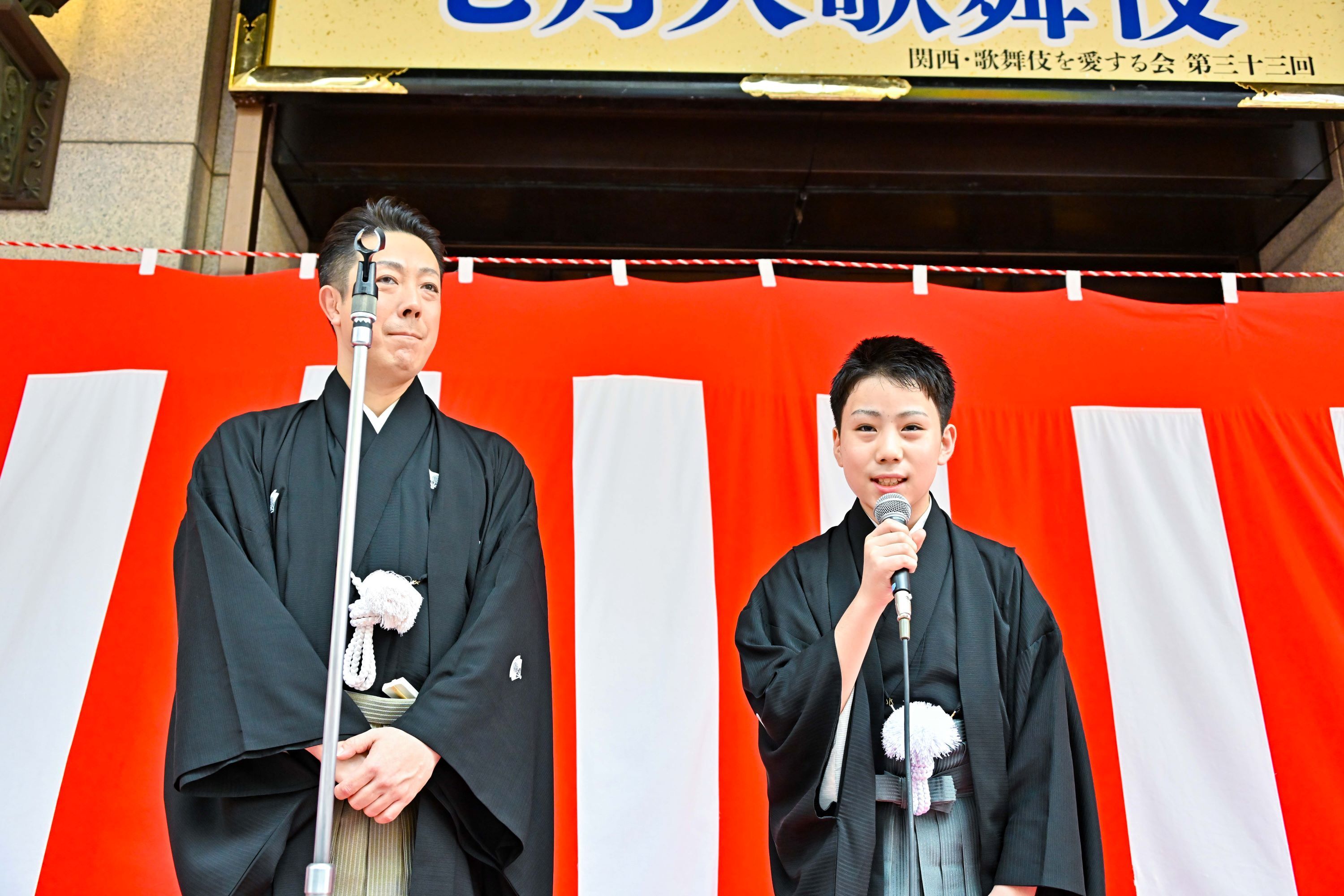 左から尾上菊五郎、尾上菊之助
