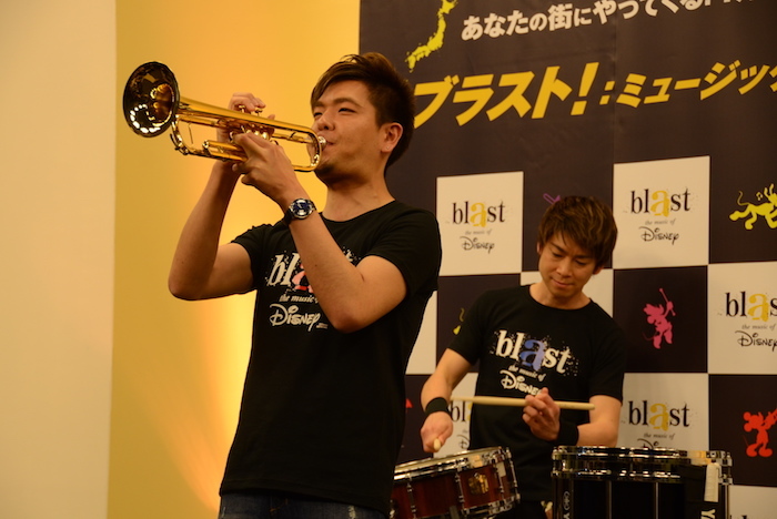 パフォーマンスの様子