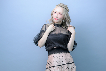 LOVEBITESが『ブルーマングループ2025新宿公演』に登場 ボーカル