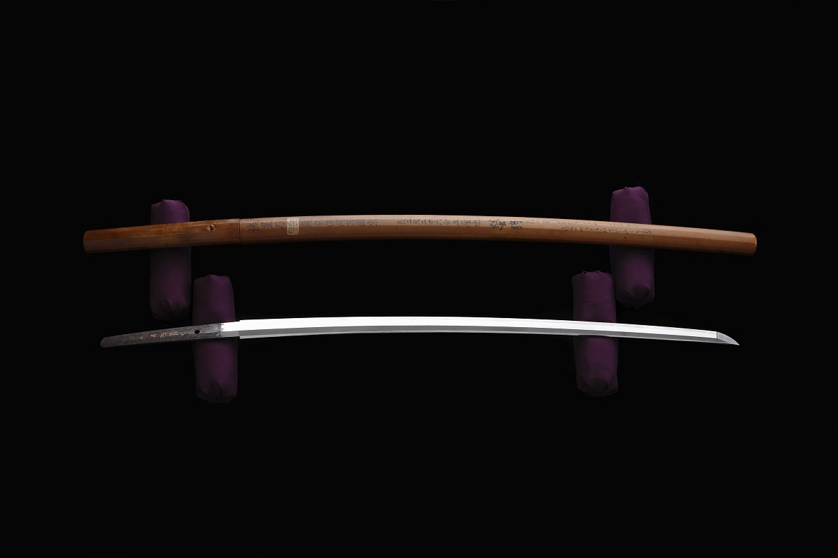岡吉国宗｜《流星刀》｜1898年｜隕鉄｜刃長68.6 cm 反り1.5 cm｜所蔵：東京農業大学図書館｜撮影：木奥恵三