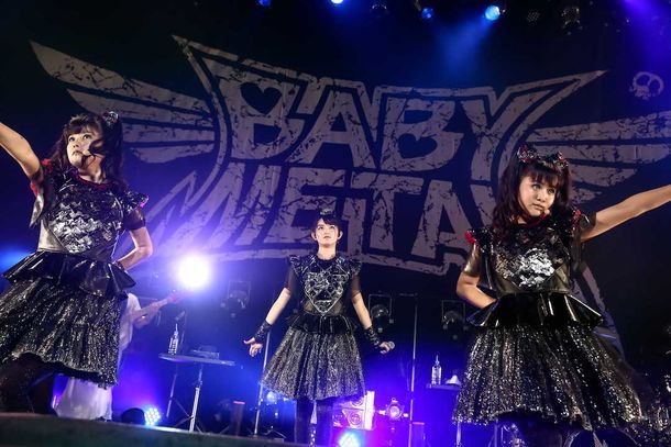 BABYMETAL「5大キツネ祭り」白塗りのファン集う大阪で幕 | SPICE - エンタメ特化型情報メディア スパイス