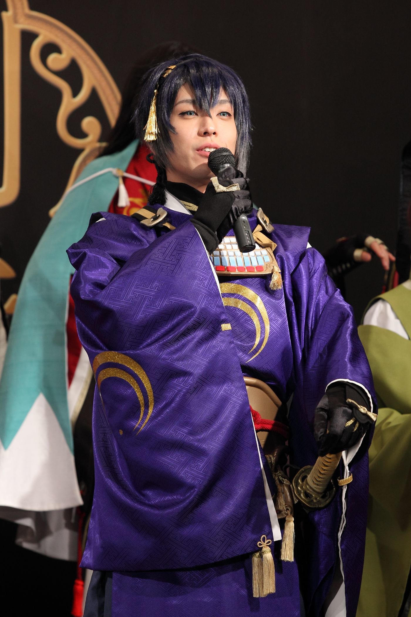 三日月宗近役の黒羽麻璃央 （撮影＝中原義史）