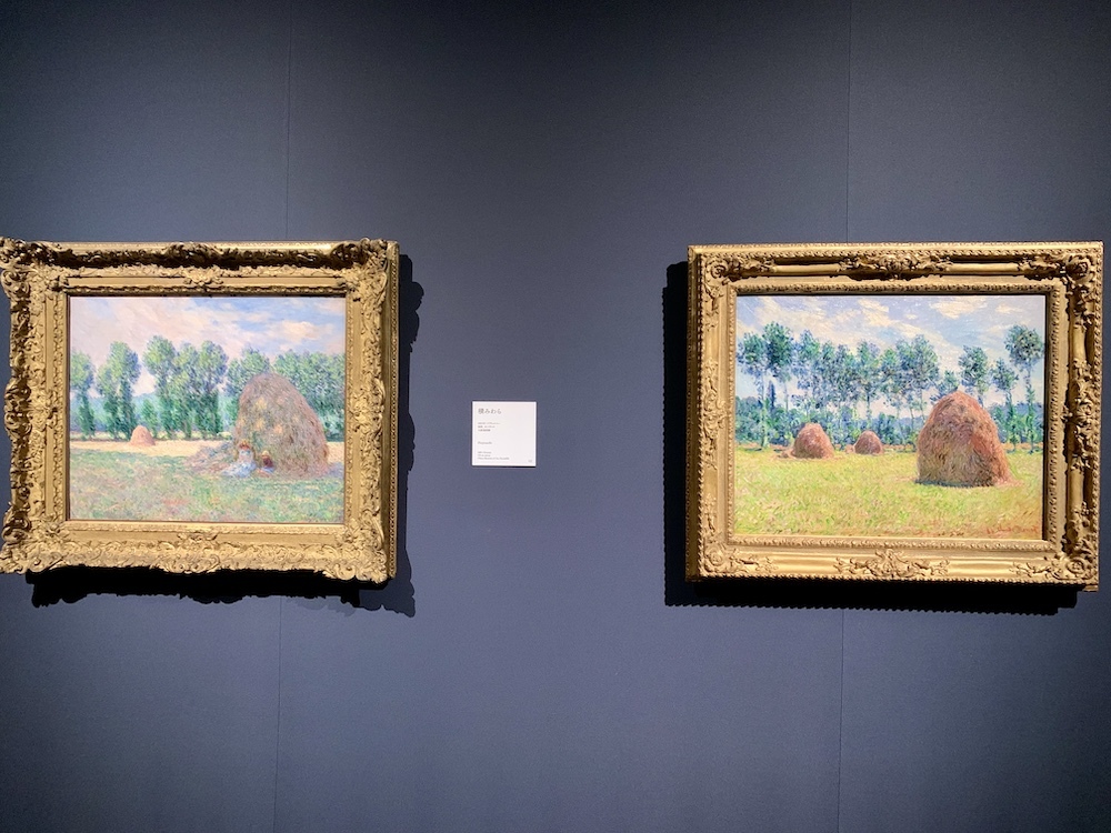 左：《積みわら》1885年、大原美術館　右：《ジヴェルニーの積みわら》1884年、ポーラ美術館