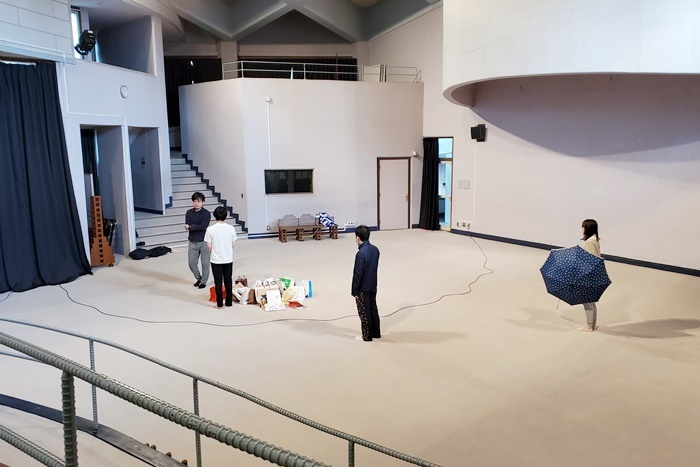 点々の階『点転』埼玉公演の会場［コミュニティセンター進修館］での稽古風景。