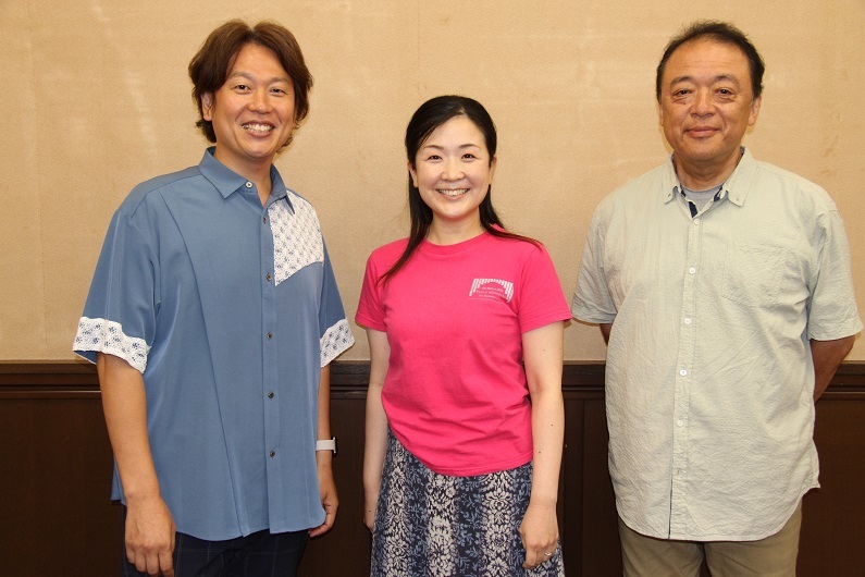 初日組　迎肇聡（伯爵）、古瀬まきを（スザンナ）、柏原保典（ドン・クルツィオ）（左より）