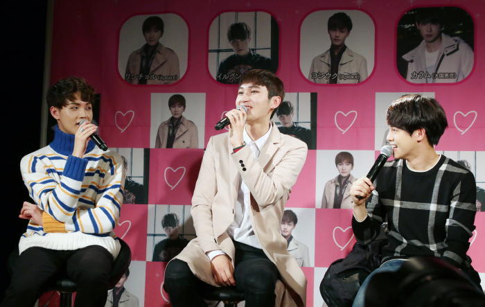 左からヨンウク（Apeace）、ワンチョル（Apeace）、カラム（大国男児）／製作発表より