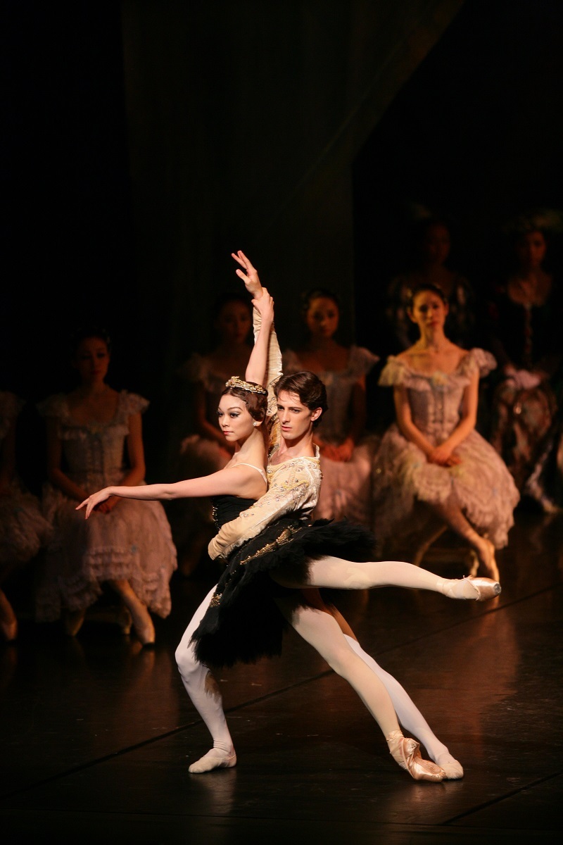 上野水香×マチュー　 2007年『白鳥の湖』より                     (C)Photo Hidemi Seto