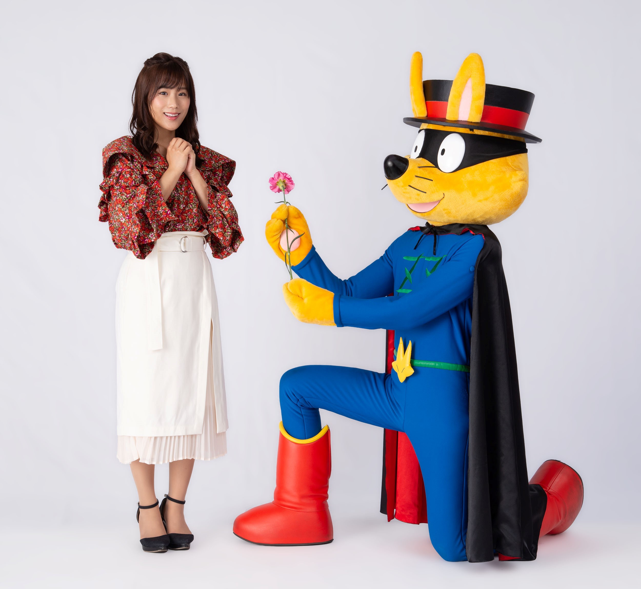 （左から）秋山ゆずき、ゾロリ