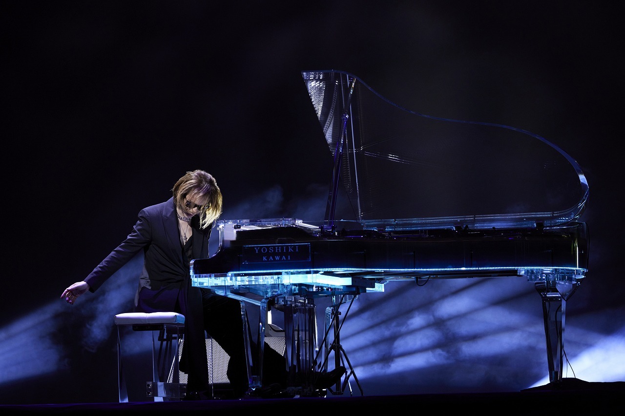 YOSHIKI、入社式にサプライズ登場し「Forever Love」演奏 坂本龍一さんを追悼し「戦場のメリークリスマス」も | SPICE - エンタメ特化型情報メディア  スパイス