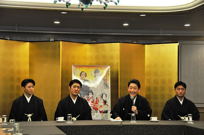 京都でのお練りに触れ「他の劇場と違って、顔見世は年中行事であり、人気が高いことを再認識しました」と語る芝翫。