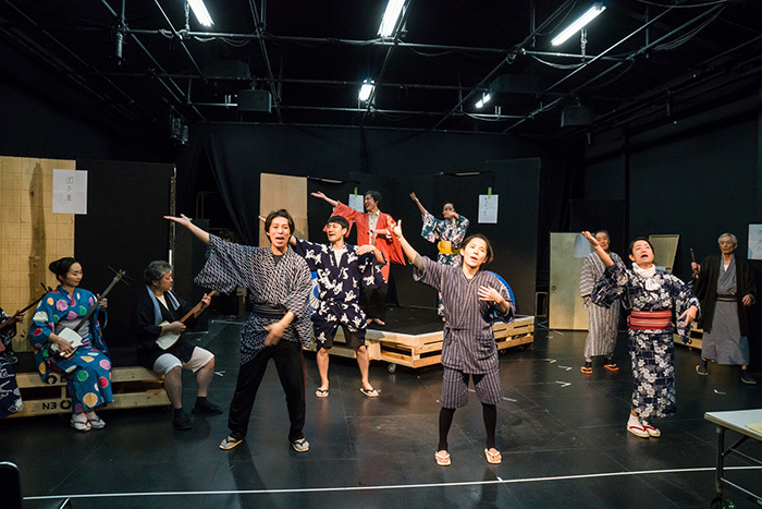 演劇集団円〈岸田今日子記念 円・こどもステージ〉『ぞんぞろり』（内藤裕子作・演出）