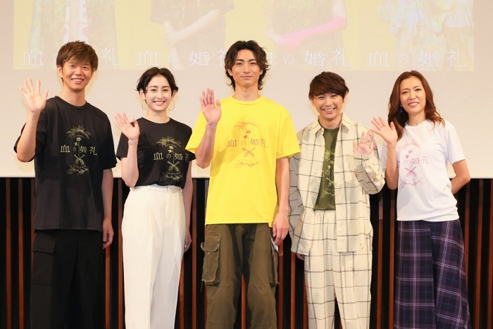 左から）杉原邦生（演出）、 早見あかり、 木村達成、 須賀健太、 安蘭けい