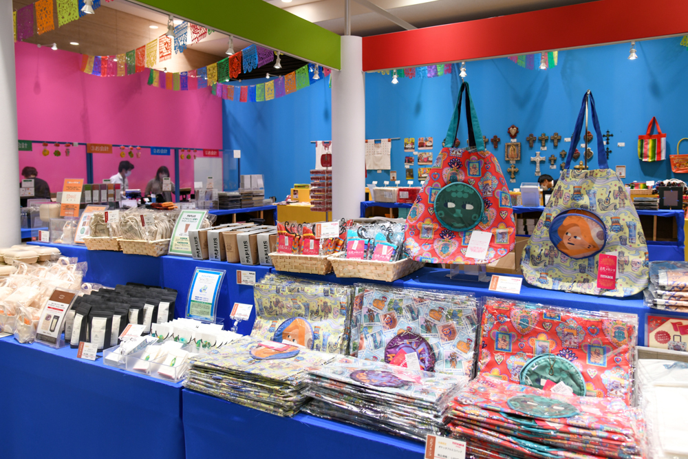 グッズ売り場もメキシカンカラー！