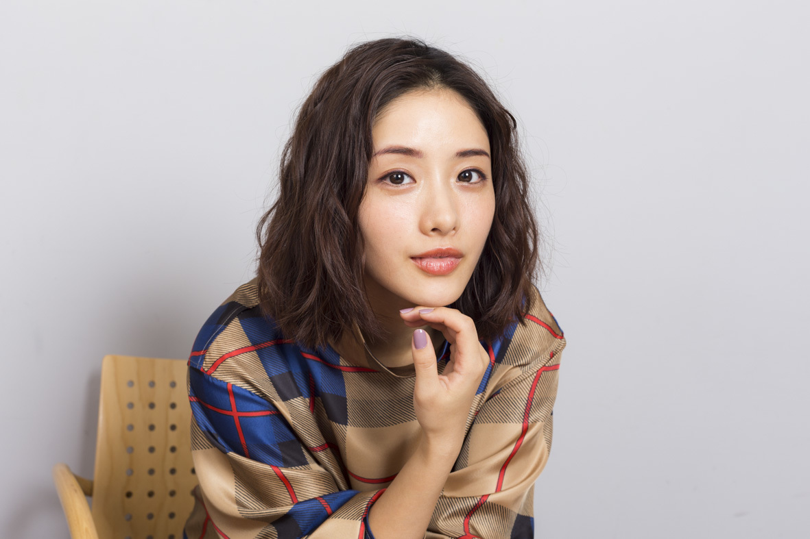 石原さとみ『密やかな結晶』 撮影＝山越隼